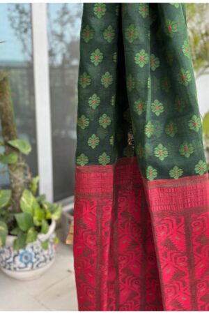Handwoven dhakai jamdani saree